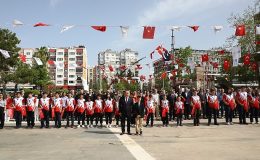 Başkan Böcek koltuğunu çocuk başkana devretti