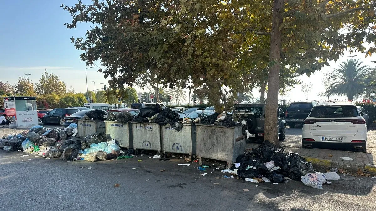 Kartal Belediyesi işçilerin taleplerini vermedi: İşçiler greve gidince Kartal çöp içinde kaldı!